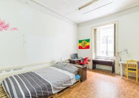 Отдельная комната сдается в аренду за 350 € в месяц в Porto, Rua do Breiner