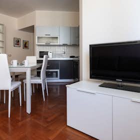 Apartment for rent for €2,450 per month in Milan, Via Giancarlo Sismondi
