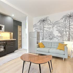Appartement te huur voor € 1.696 per maand in Paris, Avenue Daumesnil