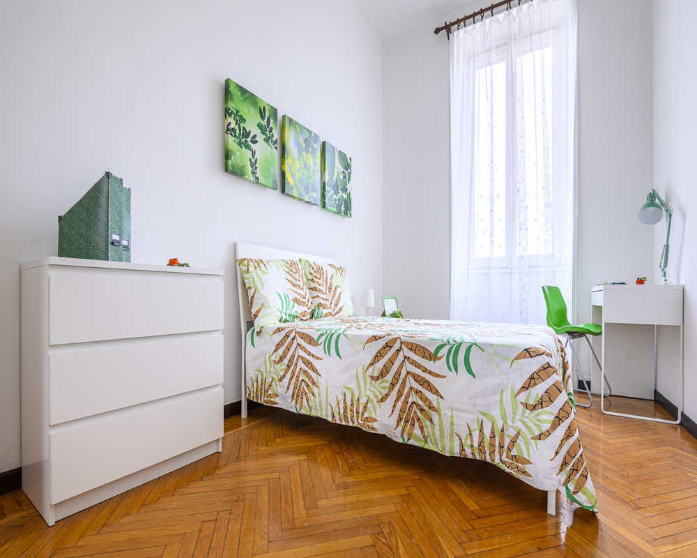 Via Valenza, Milan preview