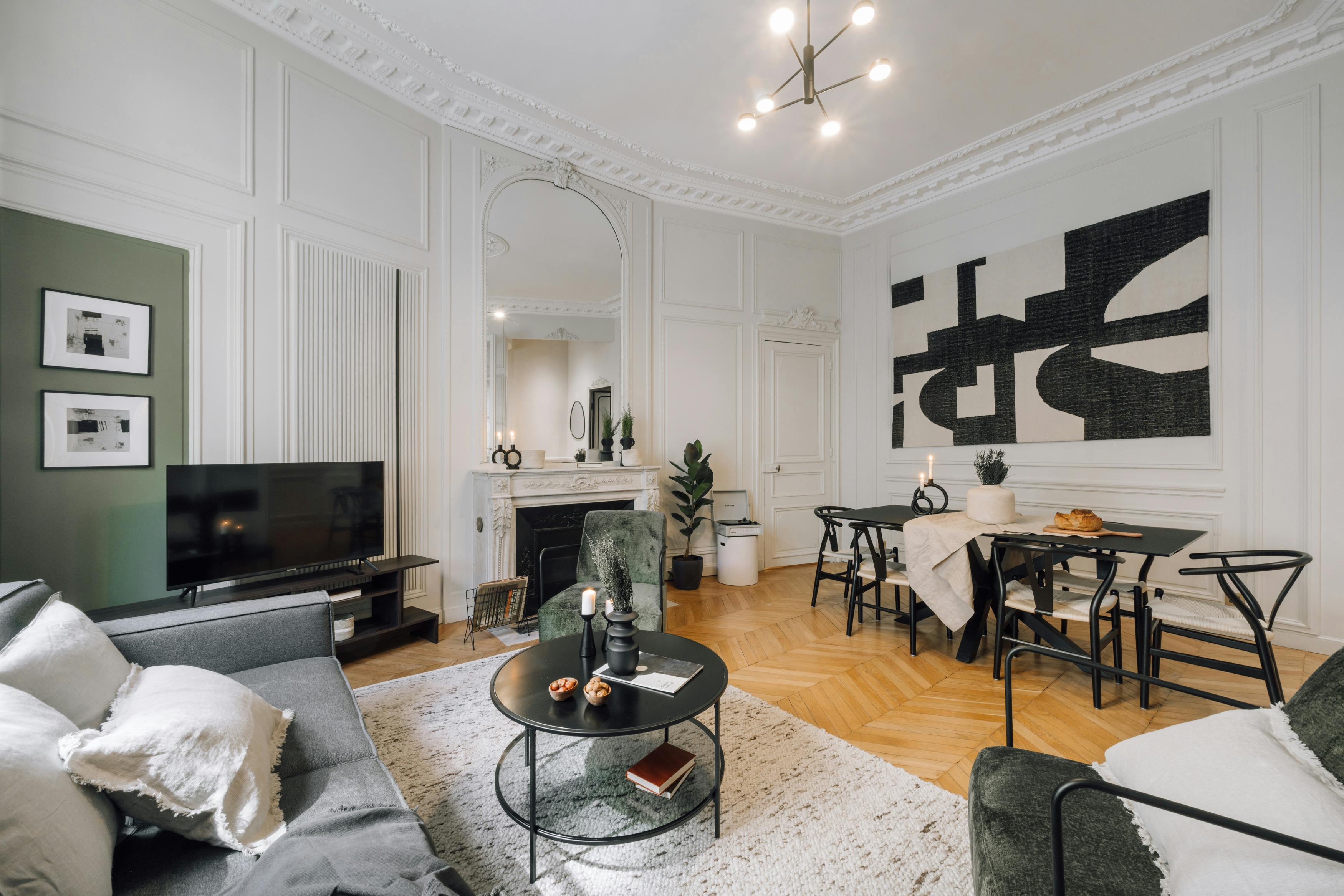 Apartment for rent for €5,152 per month in Paris, Rue de Lota
