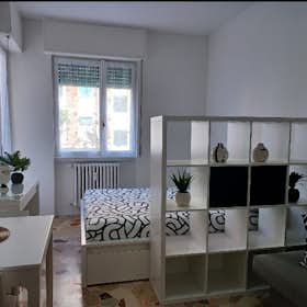 Studio for rent for €950 per month in Milan, Via Lorenteggio