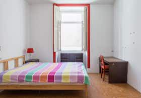Отдельная комната сдается в аренду за 335 € в месяц в Porto, Rua do Breiner