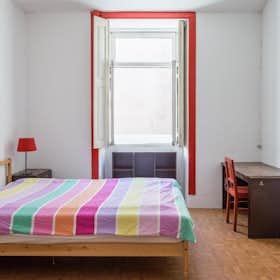 WG-Zimmer zu mieten für 335 € pro Monat in Porto, Rua do Breiner