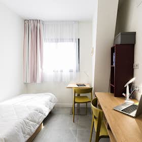 私人房间 正在以 €921 的月租出租，其位于 Sevilla, Calle Leonardo da Vinci