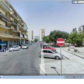 Chambre privée à louer pour 320 €/mois à Bari, Via Giovanni Modugno