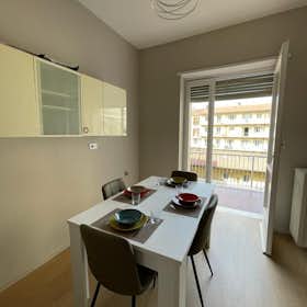 Private room for rent for €800 per month in Turin, Piazza della Repubblica