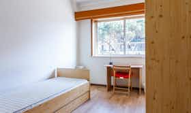 Private room for rent for €340 per month in Porto, Rua Moreira de Sá