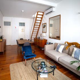Apartment for rent for €3,100 per month in Lisbon, Rua do Olival