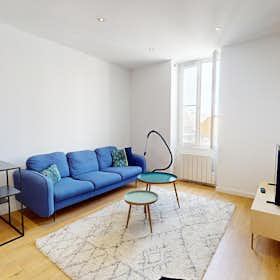Appartement te huur voor € 870 per maand in Villeurbanne, Rue Paul Lafargue