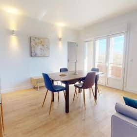 私人房间 正在以 €433 的月租出租，其位于 Nîmes, Boulevard Talabot