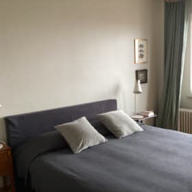 Apartment for rent for €1,900 per month in Woluwe-Saint-Lambert, Avenue de Broqueville