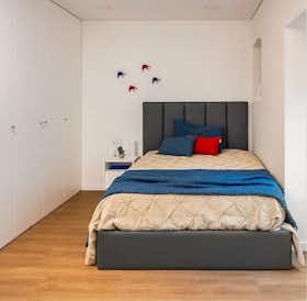 Studio for rent for €1,200 per month in Aveiro, Rua Trindade Coelho