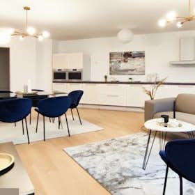 Wohnung zu mieten für 1.200 € pro Monat in Frankfurt am Main, Gelbehirschstraße