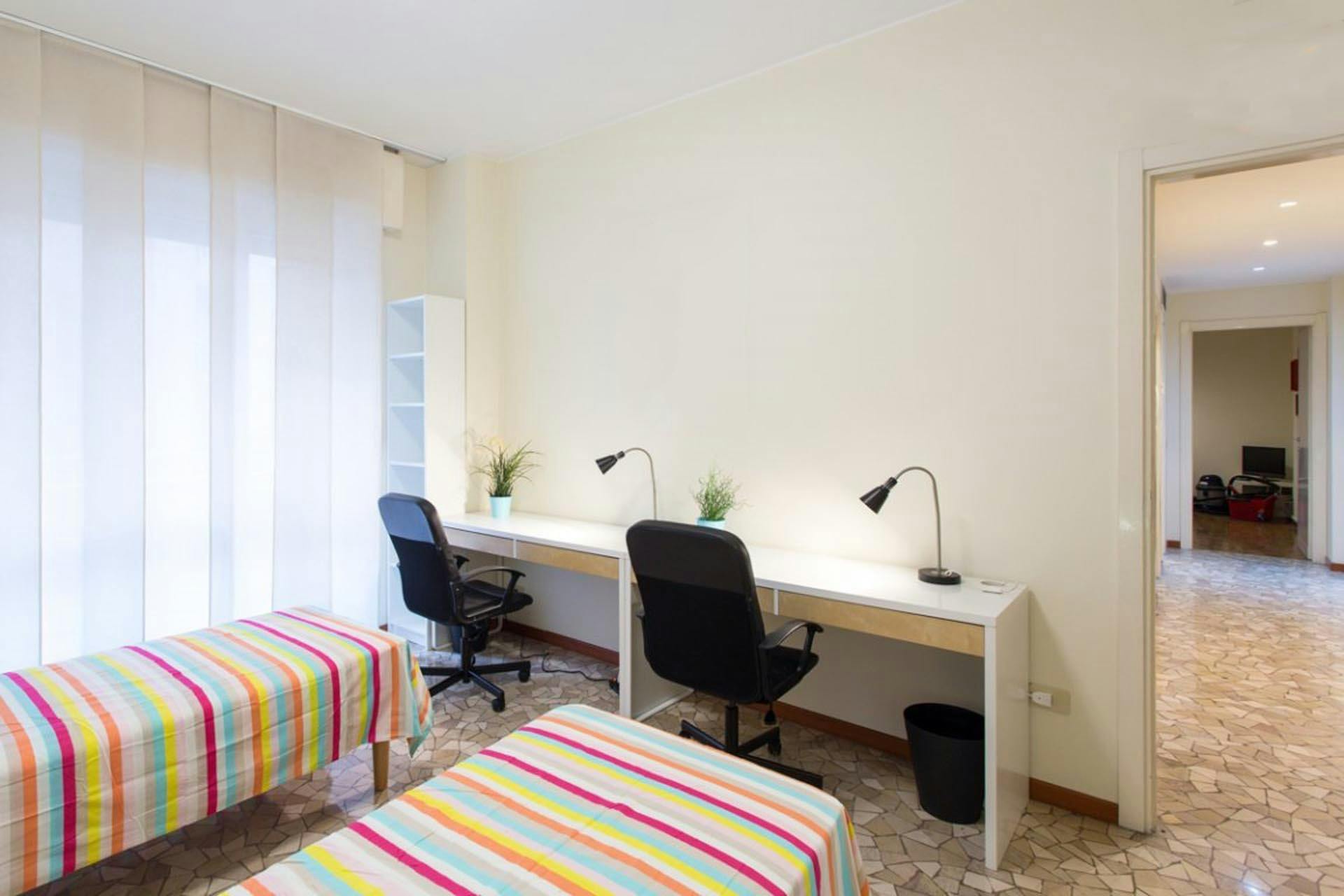 Double room Milan, 1 bed, 24m² — photo 3