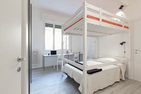 Спільна кімната за оренду для 480 EUR на місяць у Bologna, Via Ugo Bassi