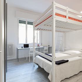 Gedeelde kamer te huur voor € 480 per maand in Bologna, Via Ugo Bassi