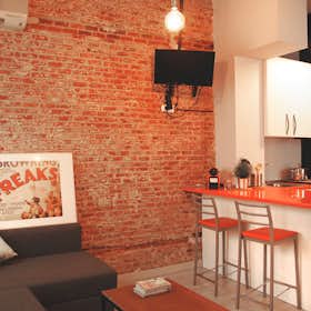 公寓 正在以 €1,600 的月租出租，其位于 Madrid, Calle de Embajadores