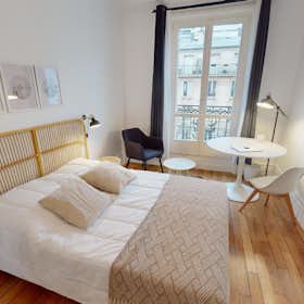 Private room for rent for €700 per month in Paris, Rue Chaligny