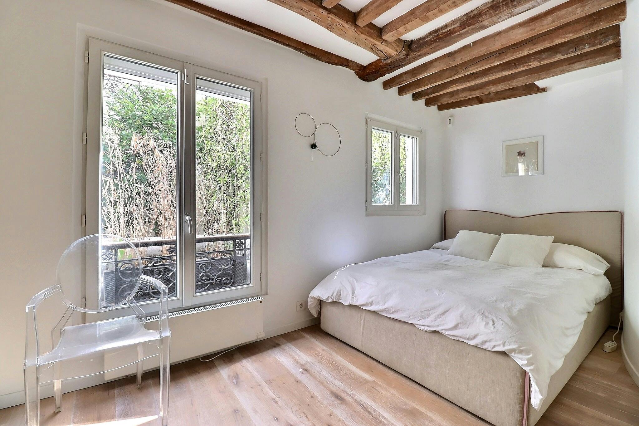 Rue Amelot, Paris preview