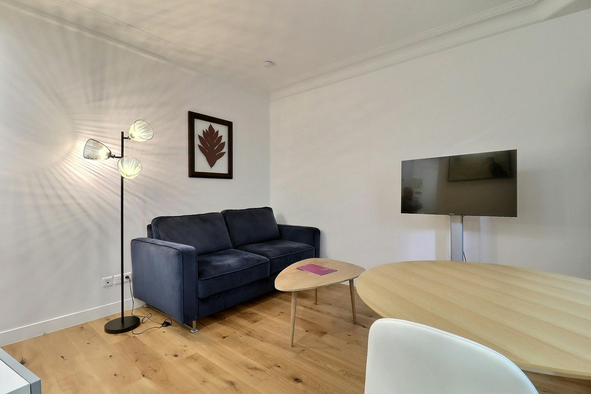 Studio for rent for €1,490 per month in Paris, Rue Blomet