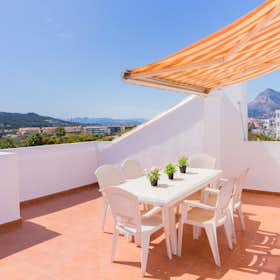 Apartment for rent for €1,600 per month in Javea, Calle Salónica