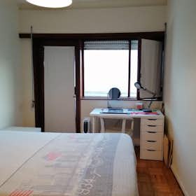 Chambre privée à louer pour 370 €/mois à Porto, Rua da Maternidade