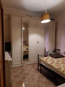Pokój prywatny do wynajęcia za 350 € miesięcznie w mieście Naples, Piazza Salvatore Lo Bianco
