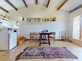 Квартира за оренду для 1 595 EUR на місяць у Bajardo, Via Piecastello