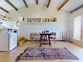 Apartament de închiriat pentru 1.595 EUR pe lună în Bajardo, Via Piecastello