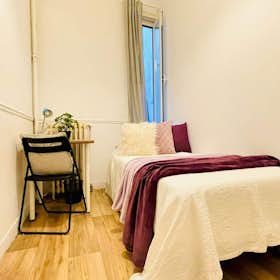 Private room for rent for €525 per month in Madrid, Calle de Ferraz