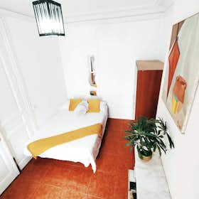 Private room for rent for €699 per month in Madrid, Calle de Toledo