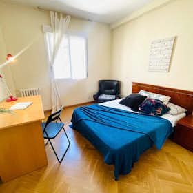 Private room for rent for €575 per month in Madrid, Calle de Algeciras