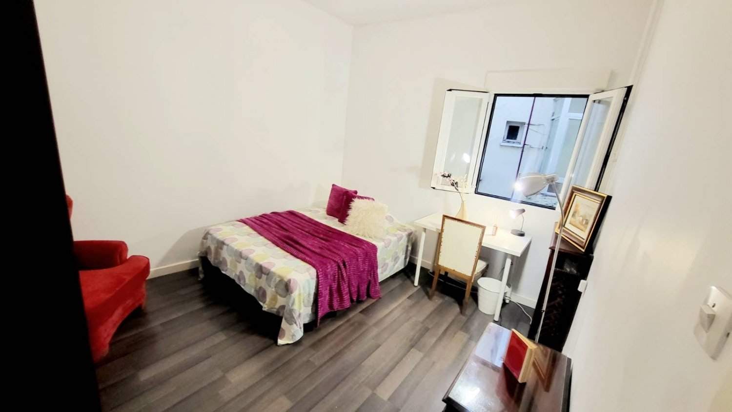 Private room for rent for €674 per month in Madrid, Calle de Moratín