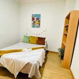 Private room for rent for €625 per month in Madrid, Calle de Ayala