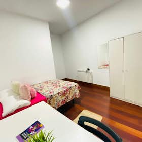 Private room for rent for €799 per month in Madrid, Calle de las Huertas