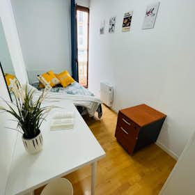 Private room for rent for €699 per month in Madrid, Calle Gran Vía