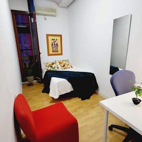 Private room for rent for €750 per month in Madrid, Calle Gran Vía