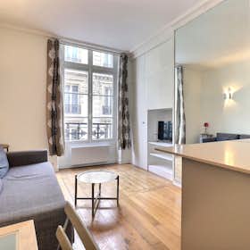 Apartment for rent for €1,728 per month in Paris, Rue du Dragon