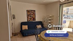 Apartment for rent for €920 per month in Palavas-les-Flots, Avenue de Saint-Maurice