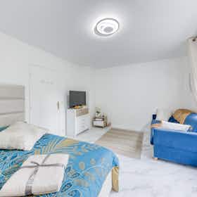 Wohnung zu mieten für 1.500 € pro Monat in Issy-les-Moulineaux, Rue Hoche