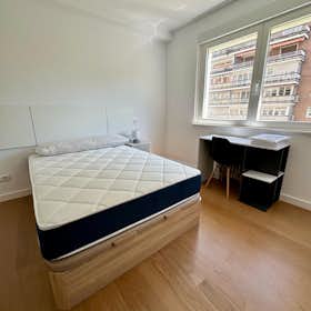 Private room for rent for €800 per month in Madrid, Avenida de Baviera