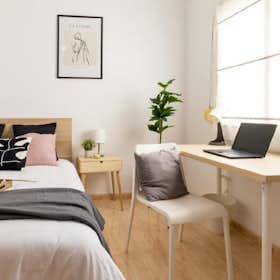Отдельная комната сдается в аренду за 300 € в месяц в Valencia, Camino Casas de Bárcena