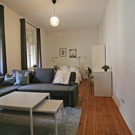 Appartement à louer pour 1 735 €/mois à Berlin, Donaustraße