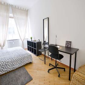 Private room for rent for €595 per month in Turin, Via San Francesco di Paola