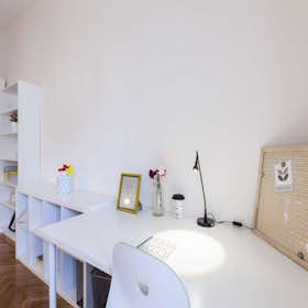Private room for rent for €990 per month in Milan, Viale Emilio Caldara