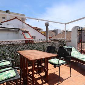 Private room for rent for €650 per month in Madrid, Carrera de San Jerónimo