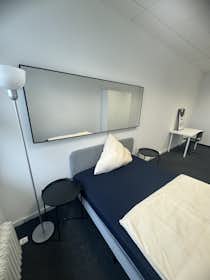 Отдельная комната сдается в аренду за 650 € в месяц в Ottobrunn, Rosenheimer Landstraße
