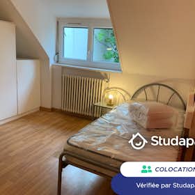 Private room for rent for €340 per month in Évreux, Rue de Pannette