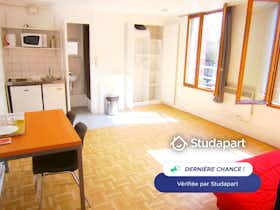 Apartament de închiriat pentru 450 EUR pe lună în Rouen, Rue Jean Revel